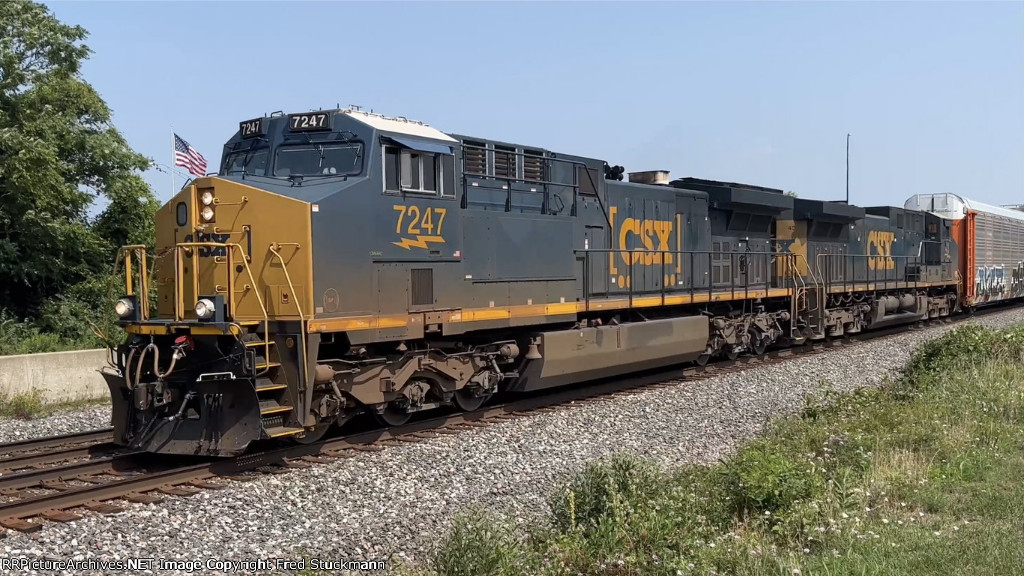 CSX 7247 leads M215.